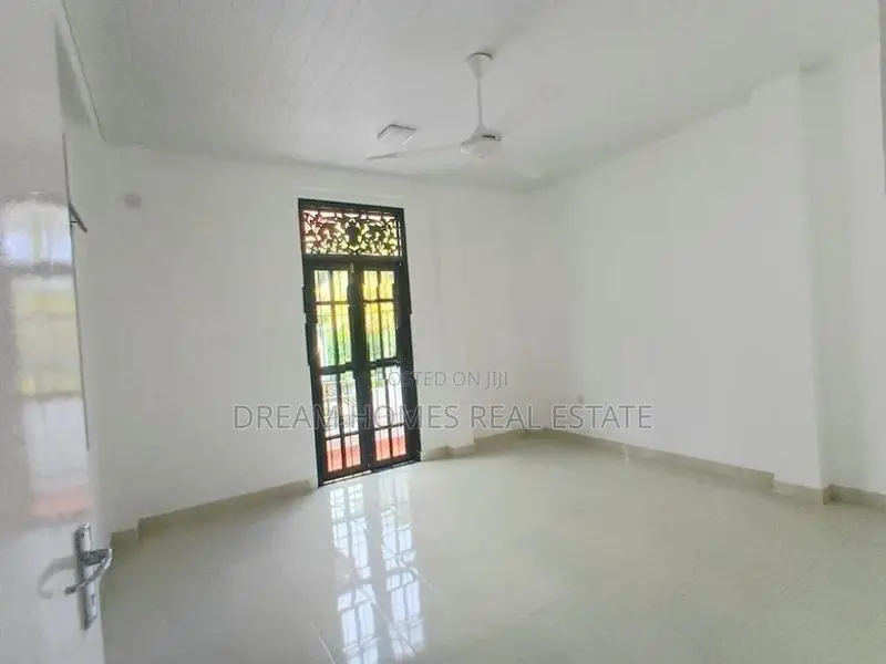 2 Storey 5 Bed House - Near Highlevel Rd Maharagama