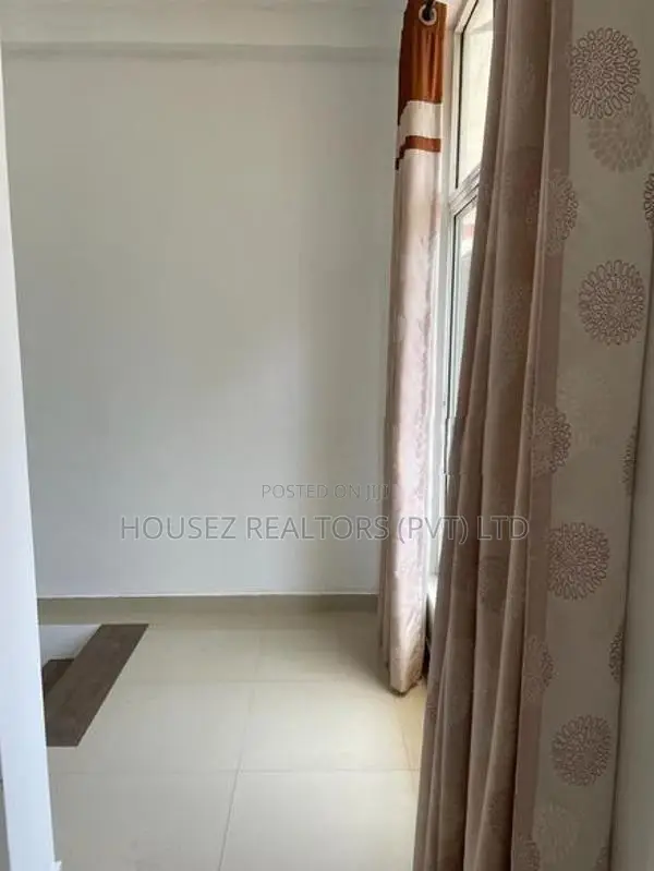 Spacious 4-Bedroom Three-Storey House for Sale – Ekala