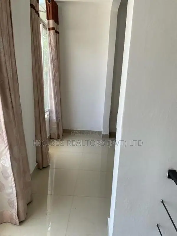 Spacious 4-Bedroom Three-Storey House for Sale – Ekala
