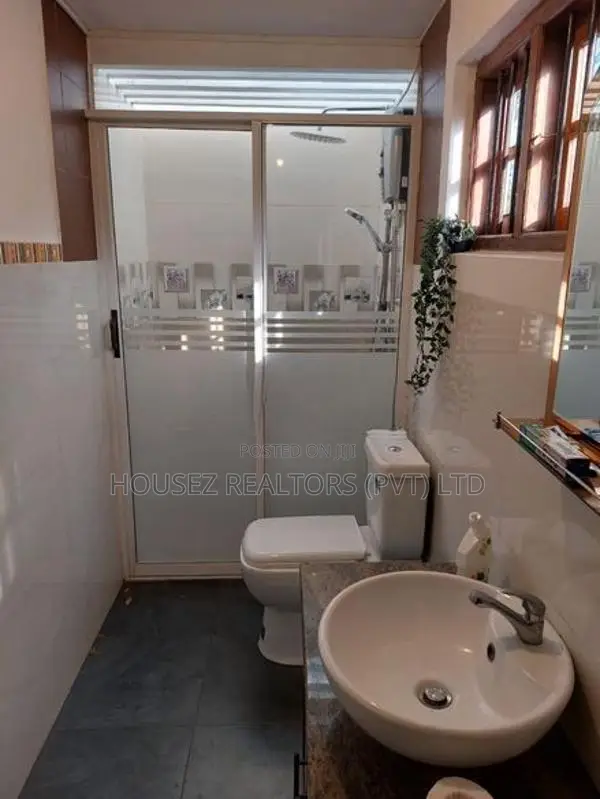 Fully Furnished Upstairs Unit for Rent – Mahara Junction