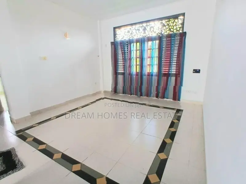 2 Storey 5 Bed House - Near Highlevel Rd Maharagama