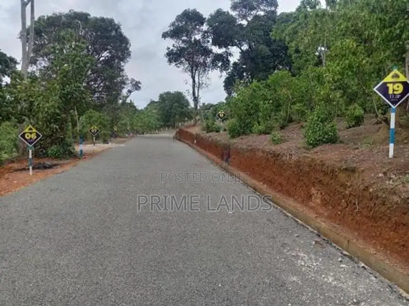 අම්බලන්ගොඩ නගර සභා සීමාවෙන් බිම් කොටස් කිහිපයක්