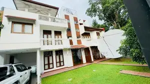 Modern Luxury Timber-Finished House with Jacuzzi - Kadawatha