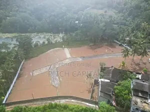 උයන්වත්ත වැවට මුහුණ ලා සුන්දර බිම් කොටස් රැසක්