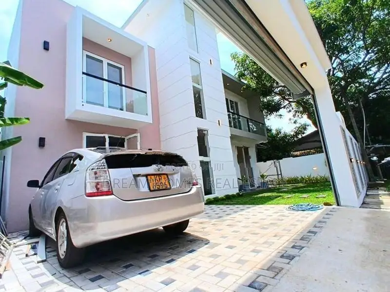 Ultra Luxury Brand New House for Sale – Piliyandala
