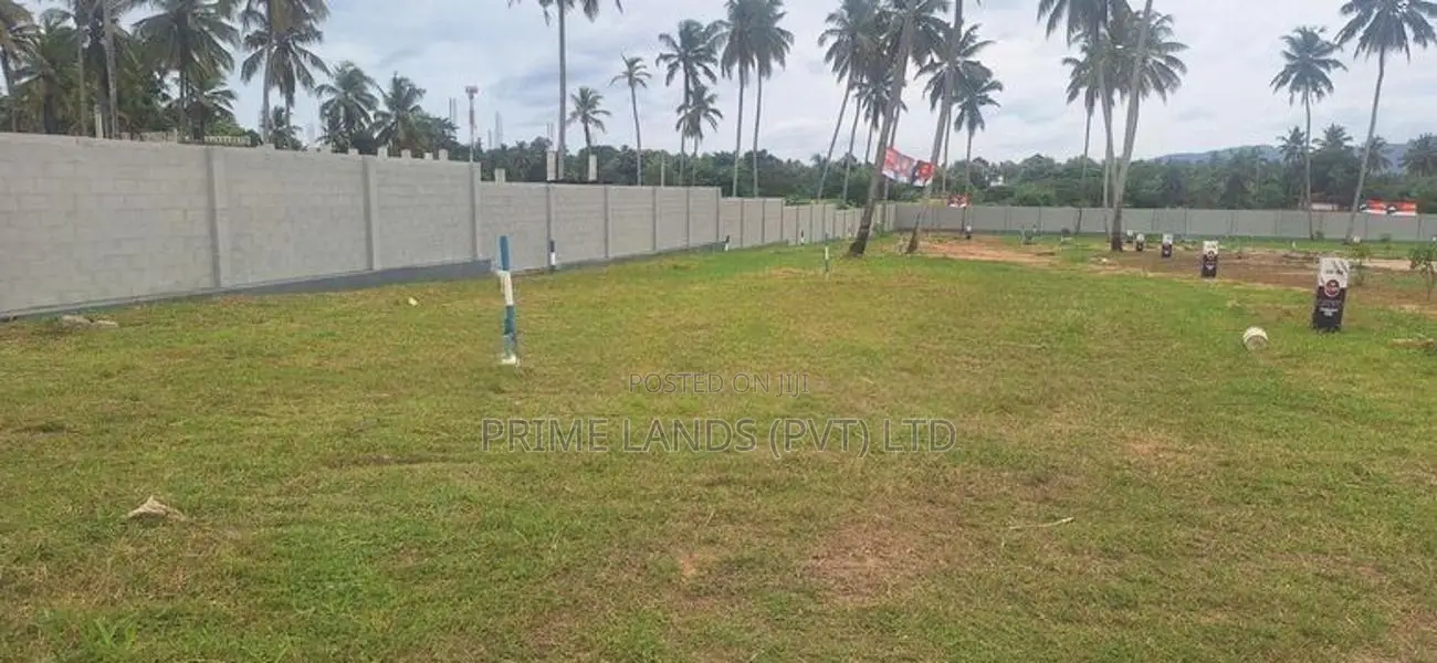 කුරුණෑගල නගරයේ මල්කඩුවාවේන් වටිනා බිම් කොටසක්