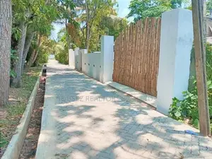 100-Perch Building for Sale in Weligama