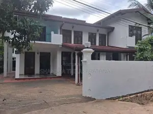Modern 6-Bedroom Two-Storey House for Sale – Pilimathalawa, Kandy