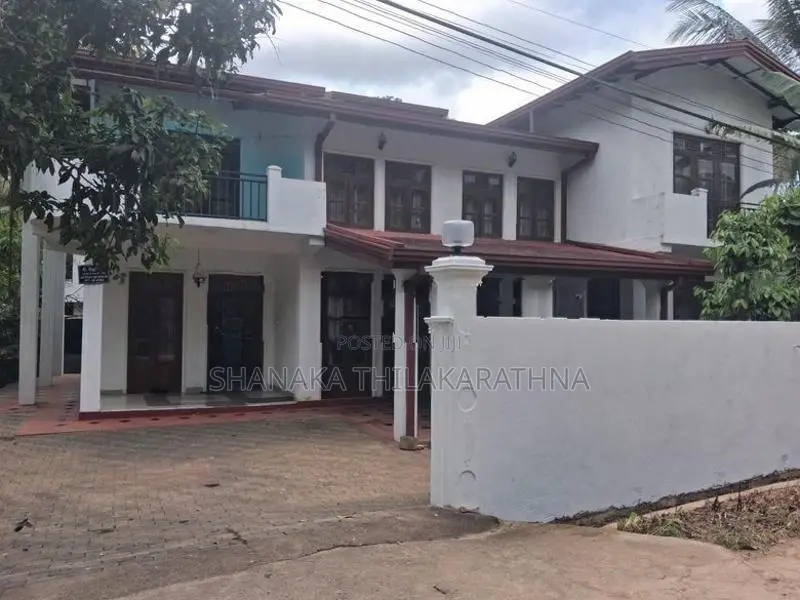 Modern 6-Bedroom Two-Storey House for Sale – Pilimathalawa, Kandy