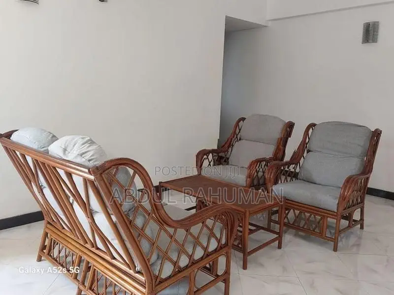 තනි ගෙදර Thalwathagoda Junction Fully Furnisheds