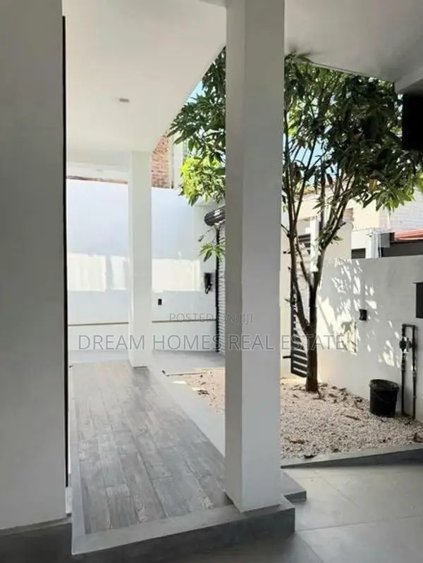 Brand New Luxury Two-Story Home in Piliyandala