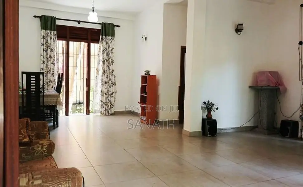 පිළියන්දල මඩපාත නිවසක බිම් මහලක් කුලියට දීමට
