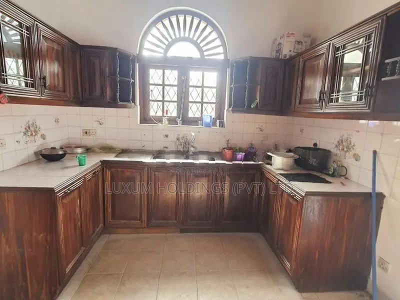 3,000 SQFT House For Rent in Lake Drive Colombo 08 [ 1175C ]