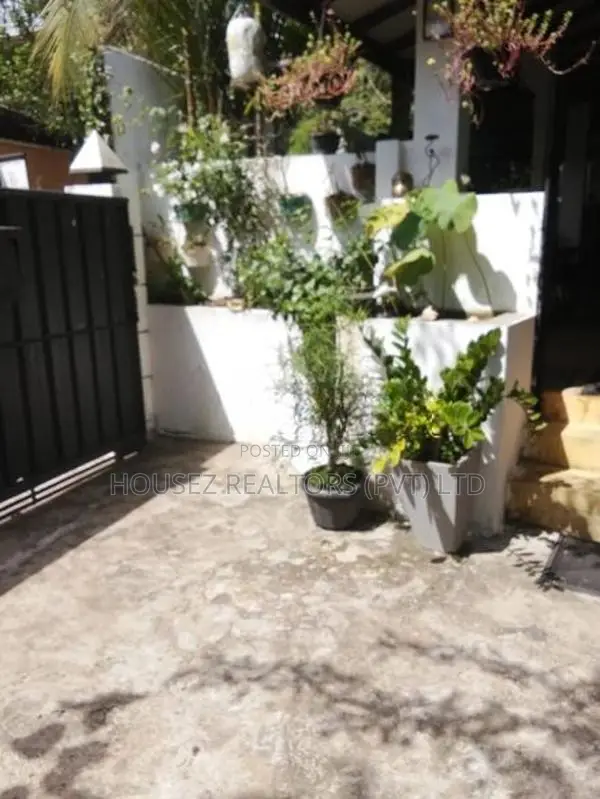 Luxury Solar-Powered Home for Sale on 23 Perches – Battaramulla