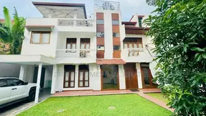 Modern Luxury Timber-Finished House with Jacuzzi - Kadawatha