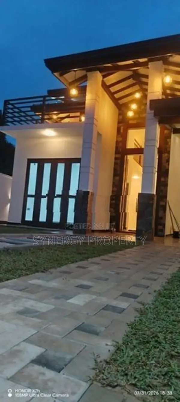 Brand New luxury House for sale athurugiriya