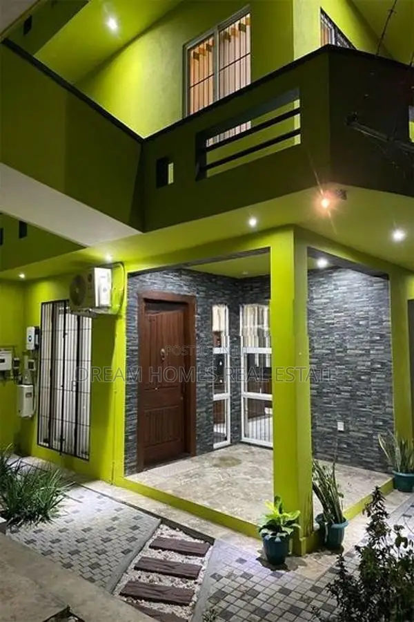 Luxury Fully Furnished 2 Story House for Rent Piliyandala
