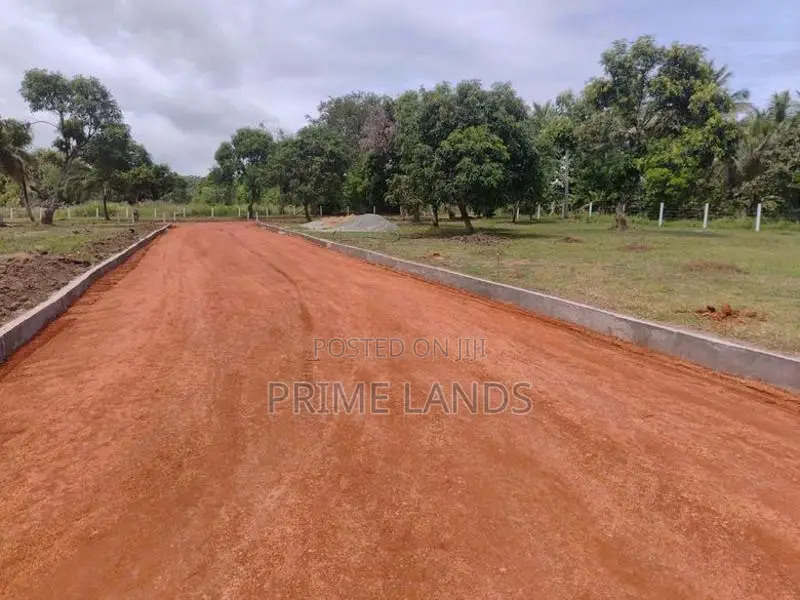 අනුරාධපුර නච්චාදූවෙන් සින්නක්කර බිම්කොටස් විකිණීමට