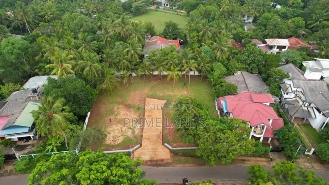 අනුරාධපුර දහය්යාගම හන්දියෙන් ඉඩමක් විකීනීමට ඇත