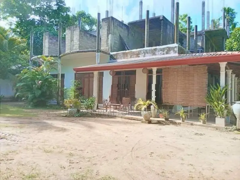 100-Perch Building for Sale in Weligama