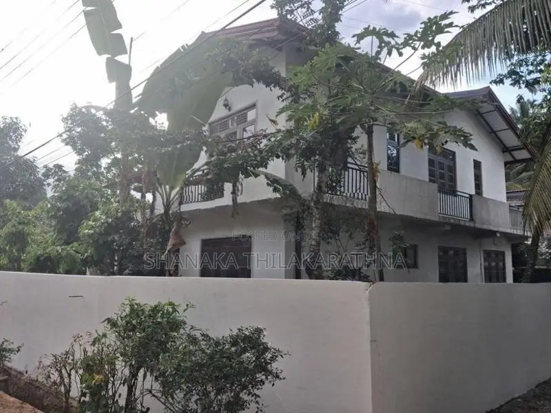 Modern 6-Bedroom Two-Storey House for Sale – Pilimathalawa, Kandy