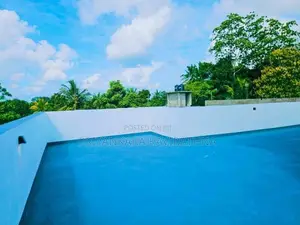 Luxury House For Sale in Batuwandara