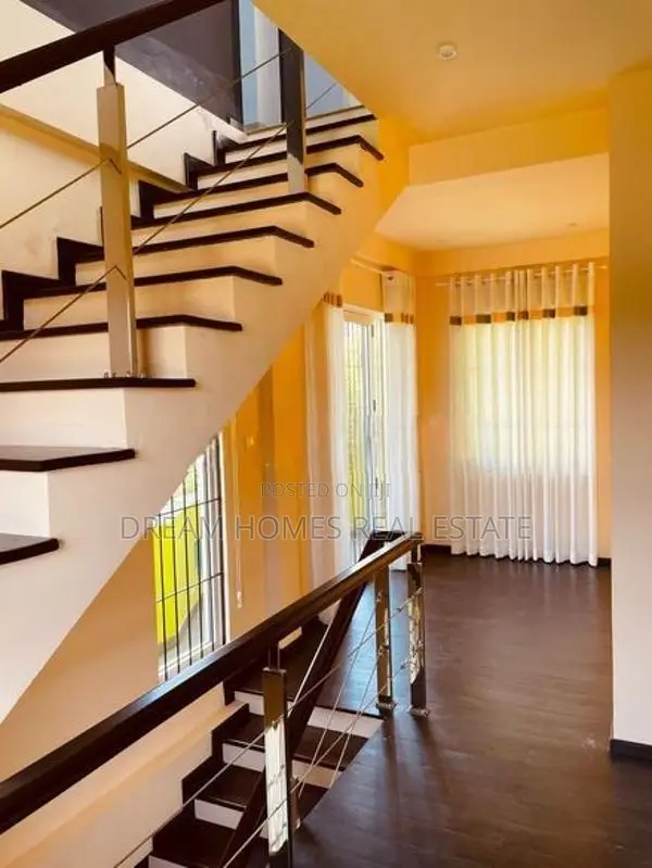 Luxury Fully Furnished 2 Story House for Rent Piliyandala