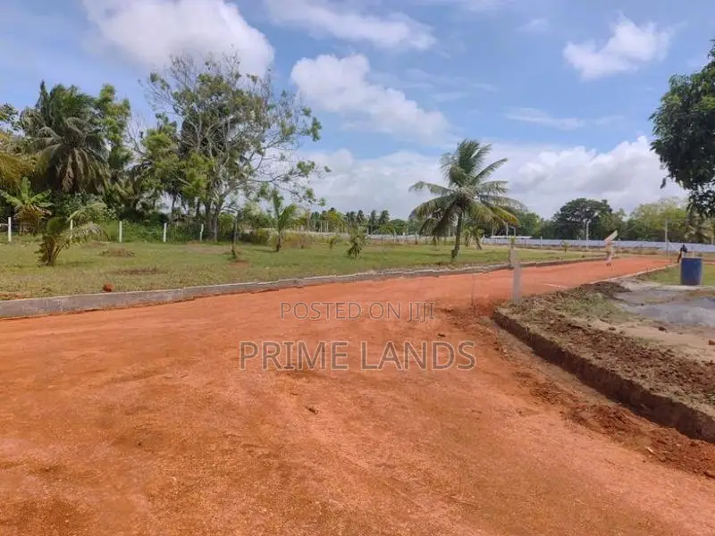 අනුරාධපුර නච්චාදූවෙන් සින්නක්කර බිම්කොටස් විකිණීමට