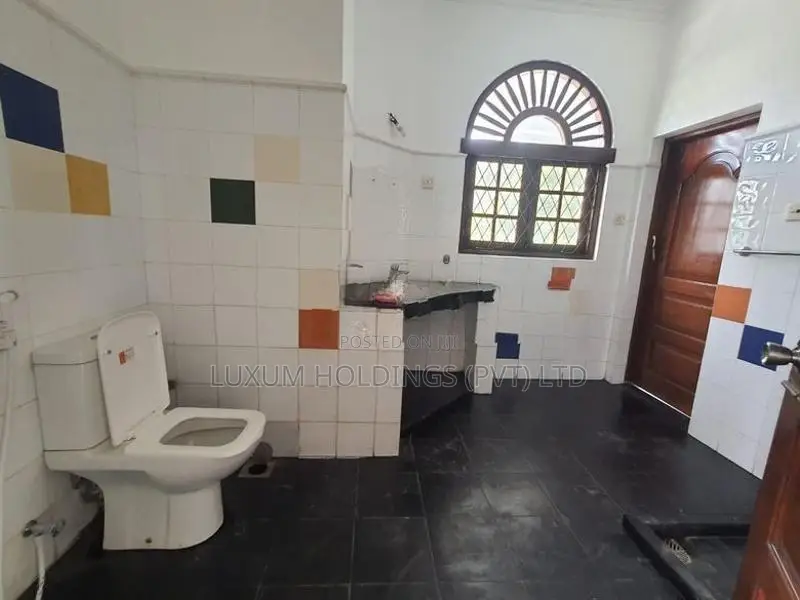 3,000 SQFT House For Rent in Lake Drive Colombo 08 [ 1175C ]
