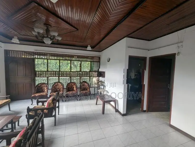 Kadawatha Upstairs House for Rent