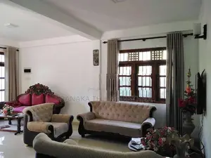 Modern 6-Bedroom Two-Storey House for Sale – Pilimathalawa, Kandy