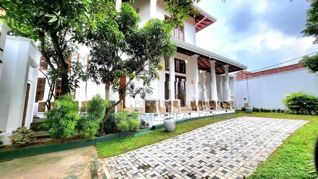 8 Bedroom Super Luxury House with Pool – Nugegoda
