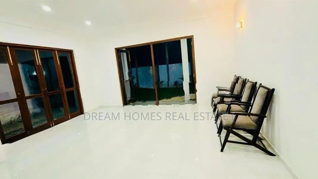 Luxury Home with Swimming Pool – Oruwala, Athurugiriya