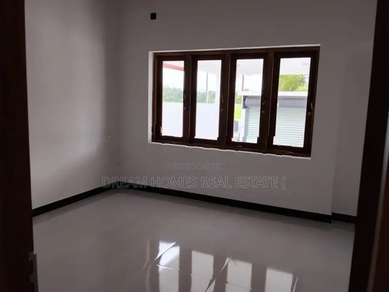 අතුරුගිරියෙන් අලුත් ම නිවසක් විකිනීමට