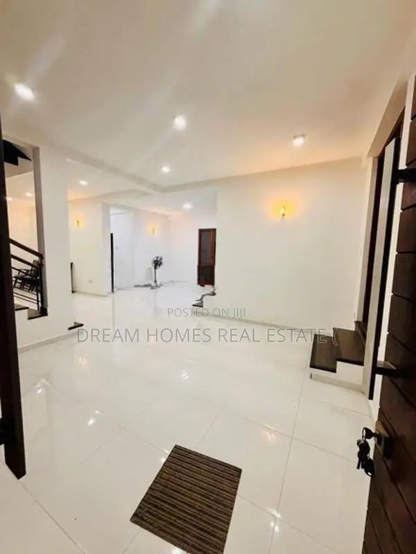 Luxury Home with Swimming Pool – Oruwala, Athurugiriya
