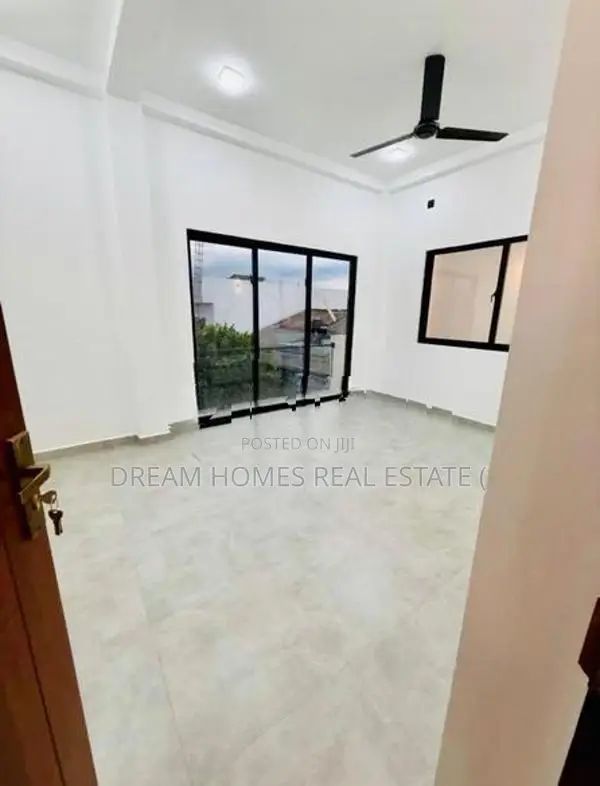 නවීන නිවසක් අතුරුගිරියෙන්