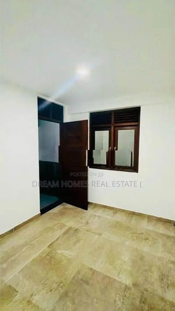 Luxury Home with Swimming Pool – Oruwala, Athurugiriya
