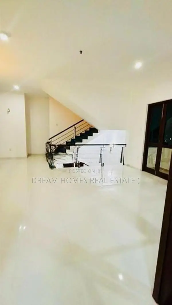 Luxury Home with Swimming Pool – Oruwala, Athurugiriya