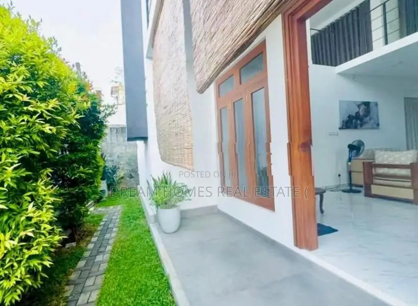 Luxury Home for Sale in Kaduwela