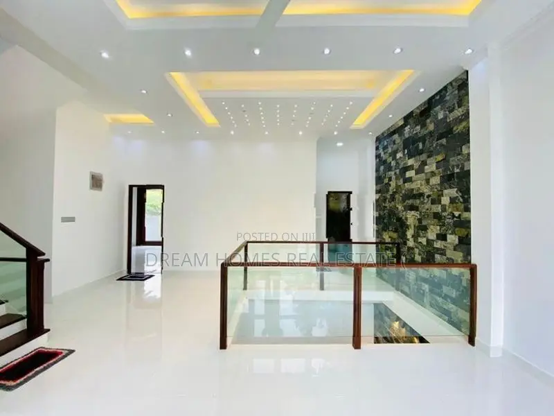 මාලබෙන් අලුත් ම නිවසක් විකිනීමට