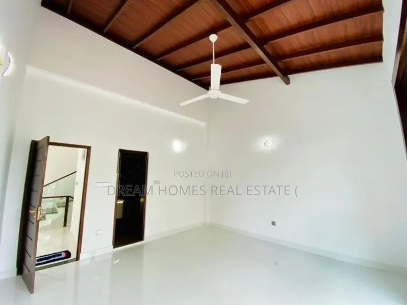 මාලබෙන් අලුත් ම නිවසක් විකිනීමට