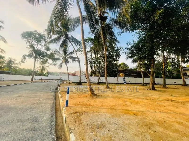 මාතර කැකැනදුර පදිංචියට සුදුසු බිම්කොටස්
