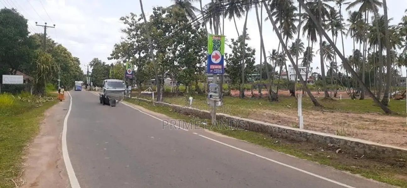 කුරුණෑගල පුත්තලම් පාරෙන් ඉඩමක්