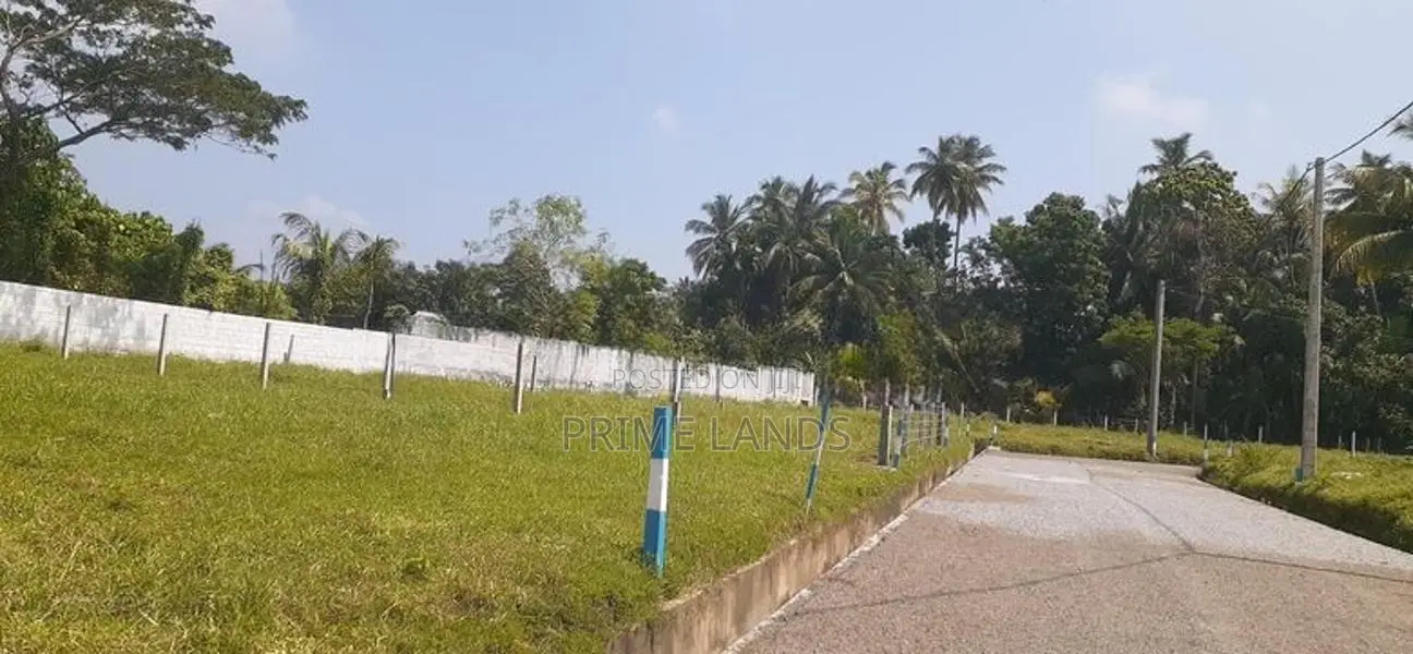 කුරුණෑගල දඹුලු පාරට මුහුණලා ඉඩමක්