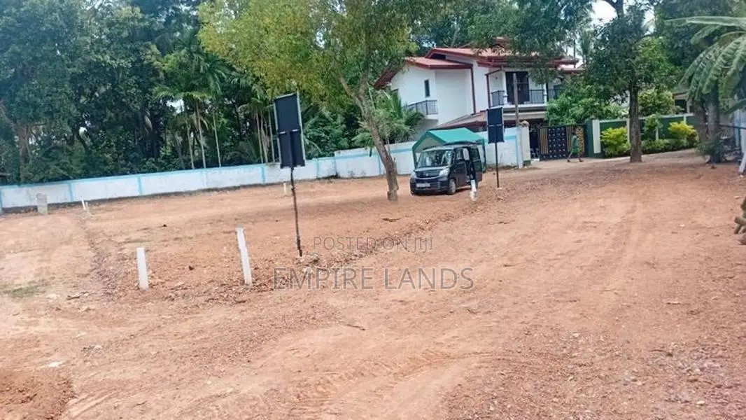 Walking Distance to Colombo 5 Kurunagala Road Ekala Land