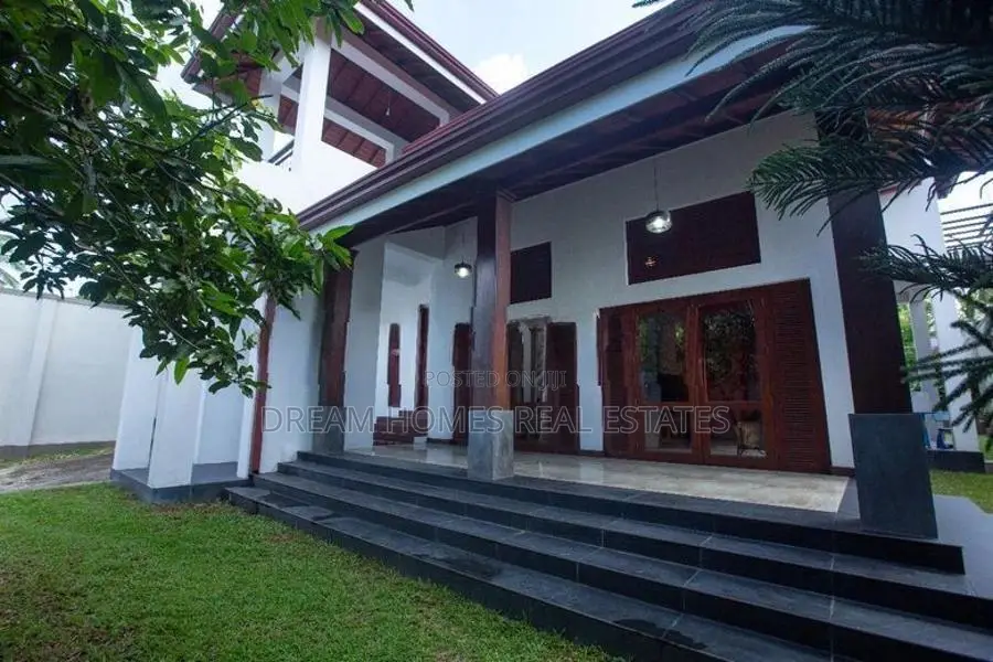 Modern Luxury Home for Sale at Delpe Junction, Ragama