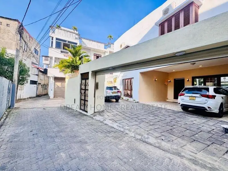 3-Storey Family Home with Rooftop Terrace – Kalubowila