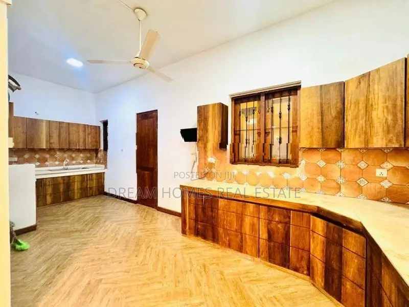 3-Storey Family Home with Rooftop Terrace – Kalubowila