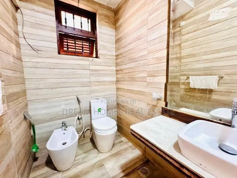 3-Storey Family Home with Rooftop Terrace – Kalubowila