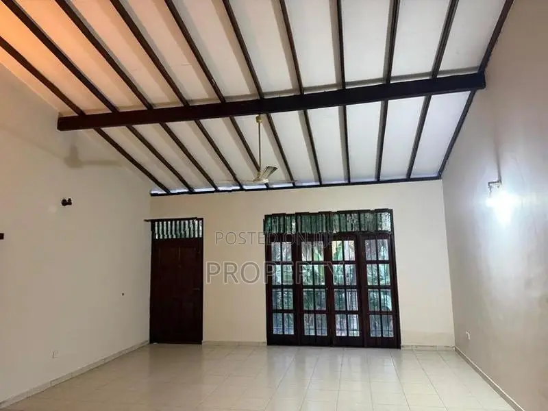 4BR Upper floor for Rent in Ratmalana